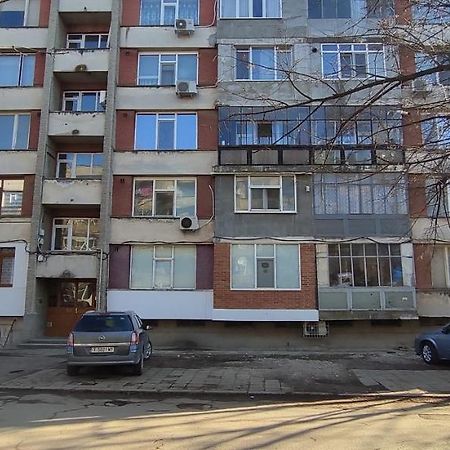 Уютен Апартамент В Търговище - 2 Спални И Кухня ภายนอก รูปภาพ