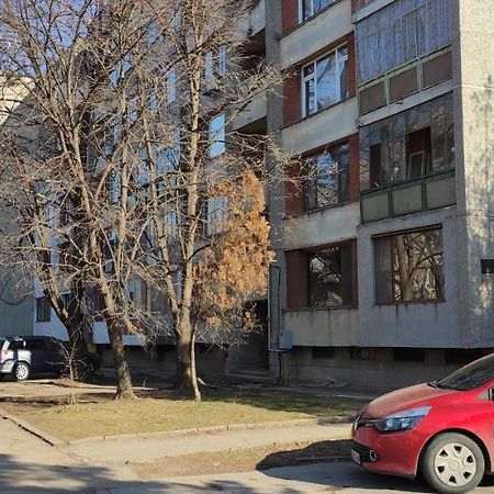 Уютен Апартамент В Търговище - 2 Спални И Кухня ภายนอก รูปภาพ