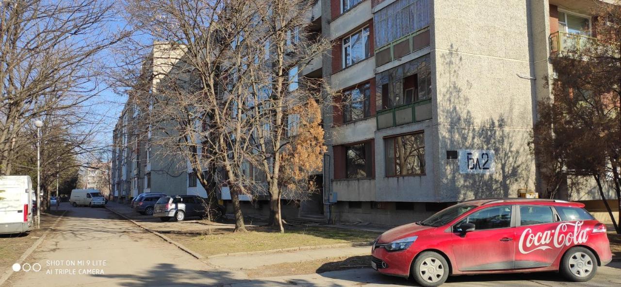 Уютен Апартамент В Търговище - 2 Спални И Кухня ภายนอก รูปภาพ